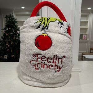 Grinch Dept 56 blanket snowpinions snow throw NWT